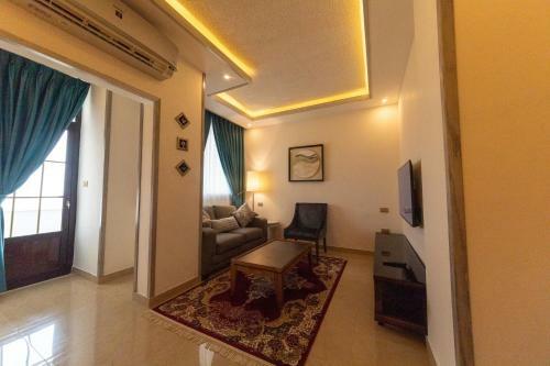 Petra Canyon Hotel