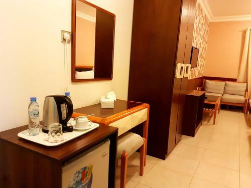 Al Ghubrah Plaza Hotel