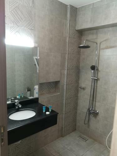 Al Ghubrah Plaza Hotel