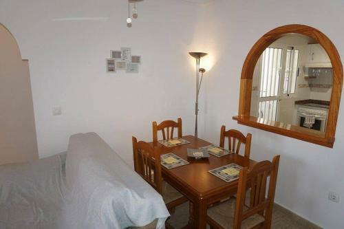 Spacious 2 Bedroom Apartment With Communal Pool