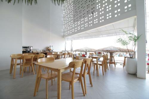 Hotel Tawaen Beach Resort