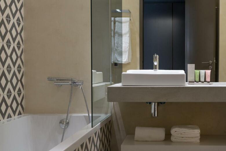 Ozadi Tavira Hotel