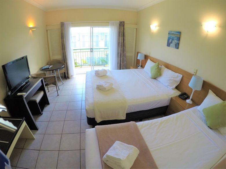 Hotel Crystal Garden Resort & Restaurant