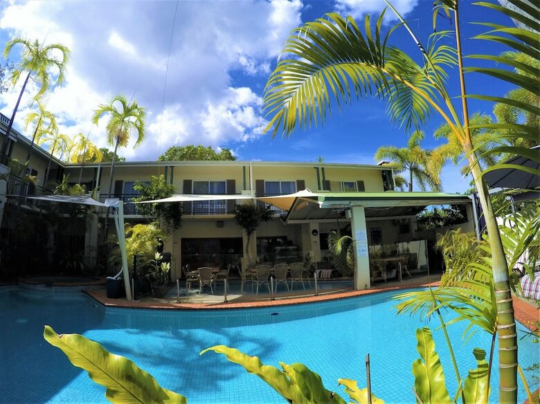 Hotel Crystal Garden Resort & Restaurant