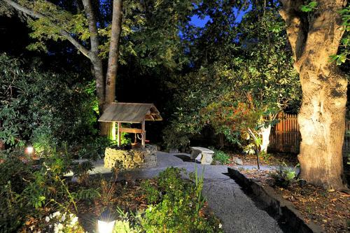 Bed & Breakfast Mary Cards Coach House