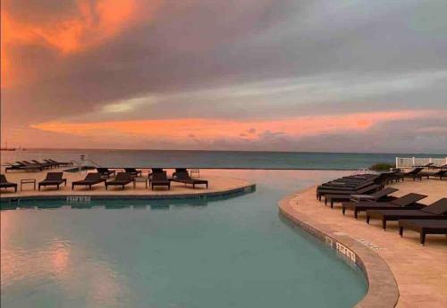 Oasis Paradise 2/2 @ Rw Hilton-2 Mins From Beach