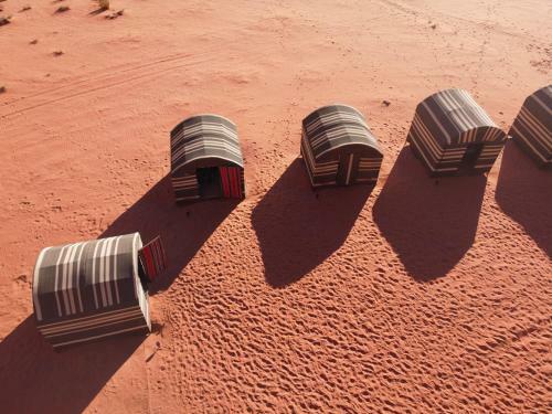 Bed & Breakfast Desert Colored