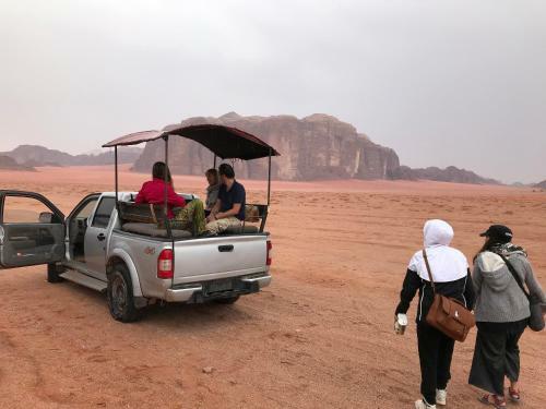 Wadi Rum Camp& Jeep Tour