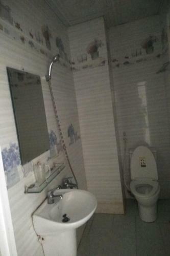 Happy Hotel Binh Chanh