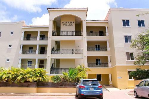 Charming Oceanfront Apartment, Great Location