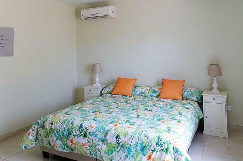Charming Oceanfront Apartment, Great Location