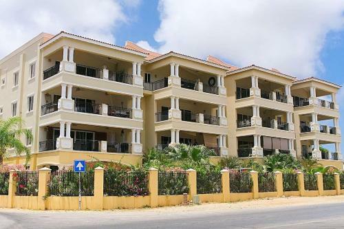 Charming Oceanfront Apartment, Great Location