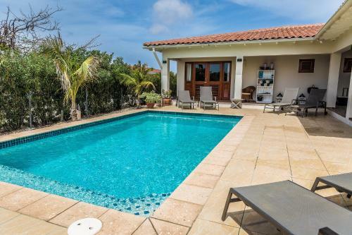 Casa Calida In Sabalpalm Villas