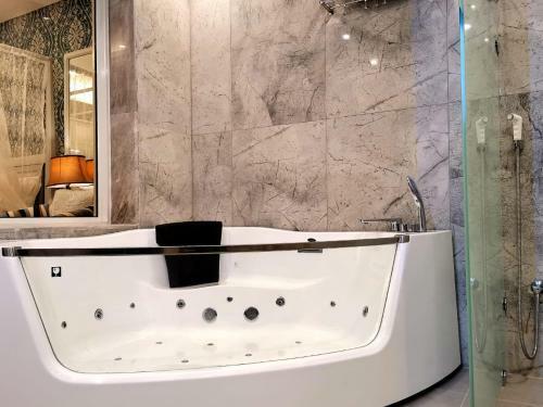 ???? ????? Azard Hotel