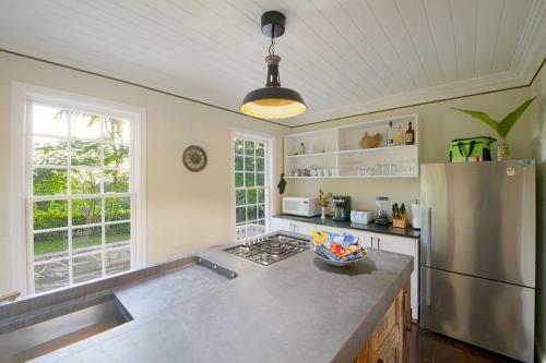 3/br 3/ba Character Home In Governors Harbour!