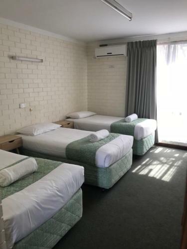 Amaroo Motel