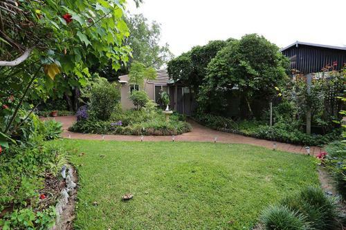 Hostal Jacaranda Guest House
