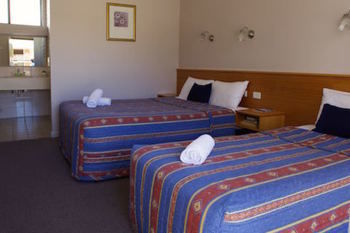 Paddlewheel Motel
