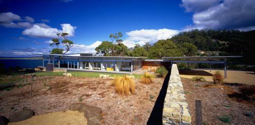 Villa Avalon Coastal Retreat