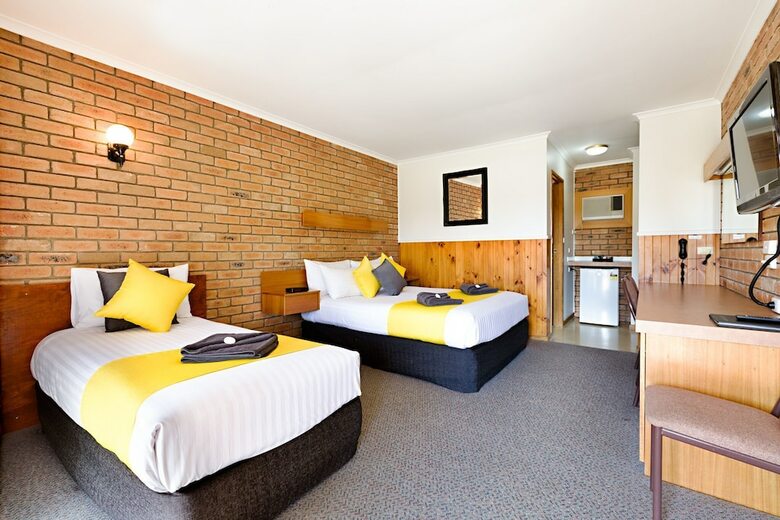 Statesman Motor Inn