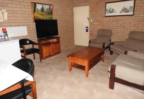 Lone Pine Motel
