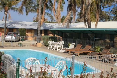 Lone Pine Motel