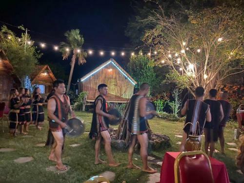 Lodge Troh B?'s P? Lang Homestay