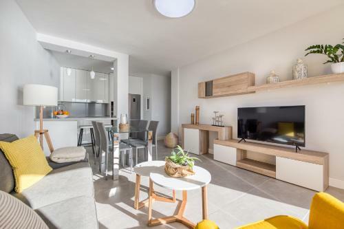 Living Las Canteras - Bright Beachfront Apartment