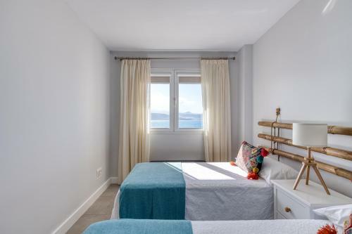 Living Las Canteras - Bright Beachfront Apartment