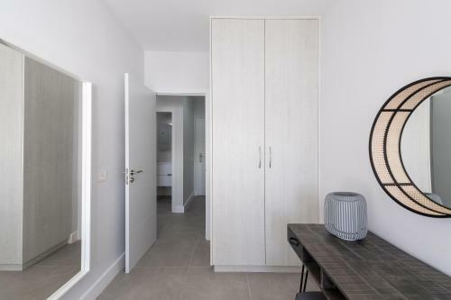 Living Las Canteras - Bright Beachfront Apartment