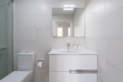 Living Las Canteras - Bright Beachfront Apartment