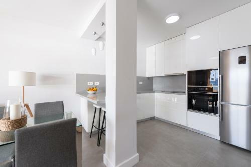 Living Las Canteras - Bright Beachfront Apartment