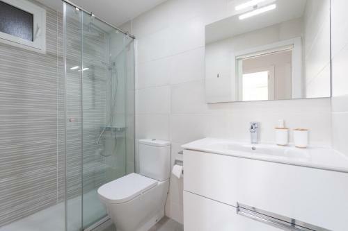 Living Las Canteras - Bright Beachfront Apartment