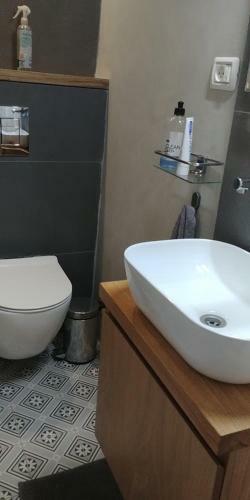 Hostal Ramat Poleg, Walk To Beach