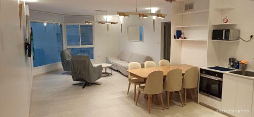 Nitsa Sea View Luxurious Apartment