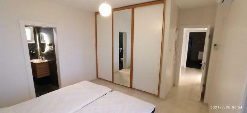 Nitsa Sea View Luxurious Apartment