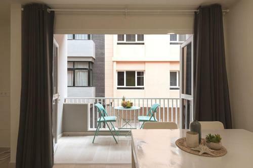 Beachside Apartment With Lateral Sea View