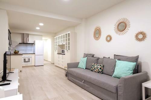 Beachside Apartment With Lateral Sea View