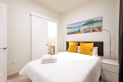 Beachside Apartment With Lateral Sea View