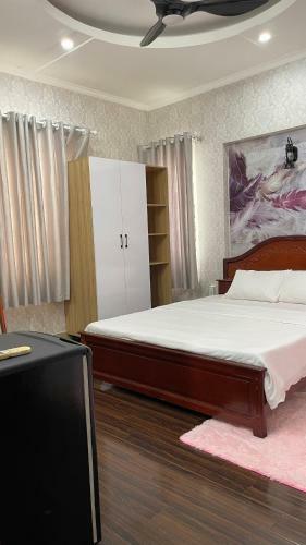 Sampan House