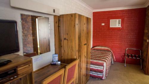 Arabella Motor Inn (formerly South Tweed Motor Inn)