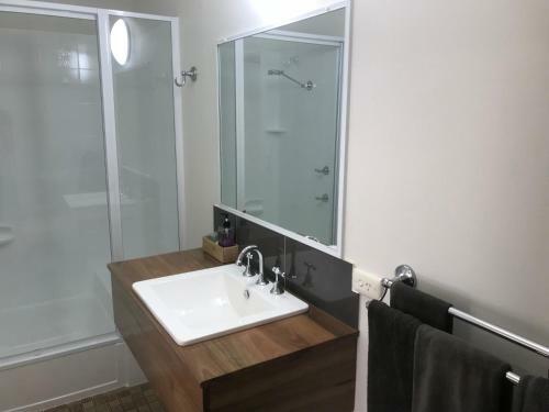 Cooks Endeavour Motor Inn