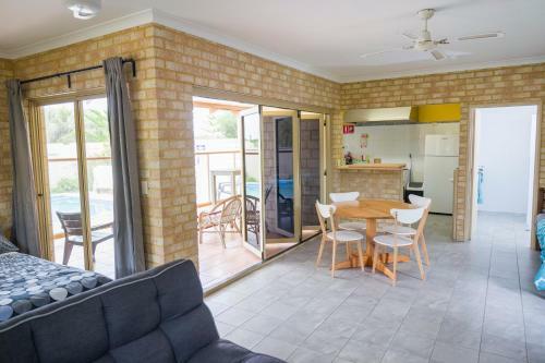 Albergue Lancelin Lodge