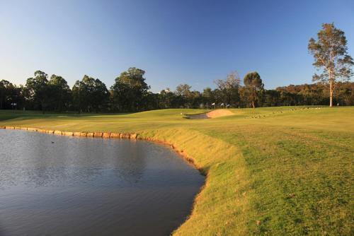 Hotel Riverside Oaks Golf Resort