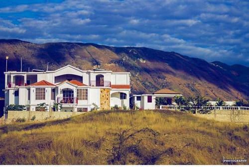 Hostal La Casa Guest House And Bar