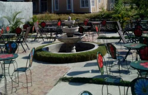 Hostal La Casa Guest House And Bar