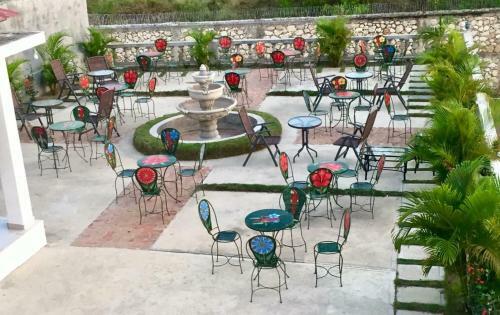 Hostal La Casa Guest House And Bar