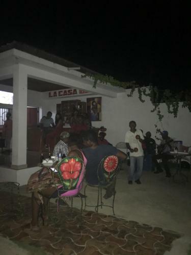 Hostal La Casa Guest House And Bar