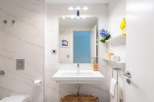 Suite Lux Apartment. 80m From Beach. Freeparking.