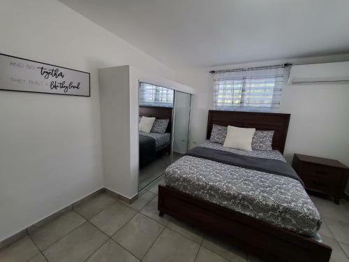 Modern Apartment Within 8 Minute Walk To Beach